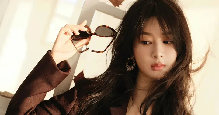 杨紫性感美腿小短裙