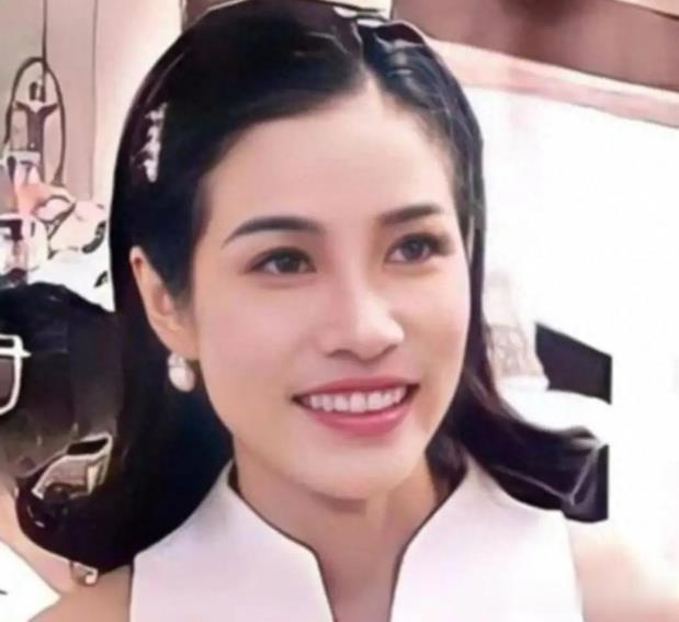 苏提达与诗妮娜母亲同框，王后贵妃较量还没完，泰王两边端水