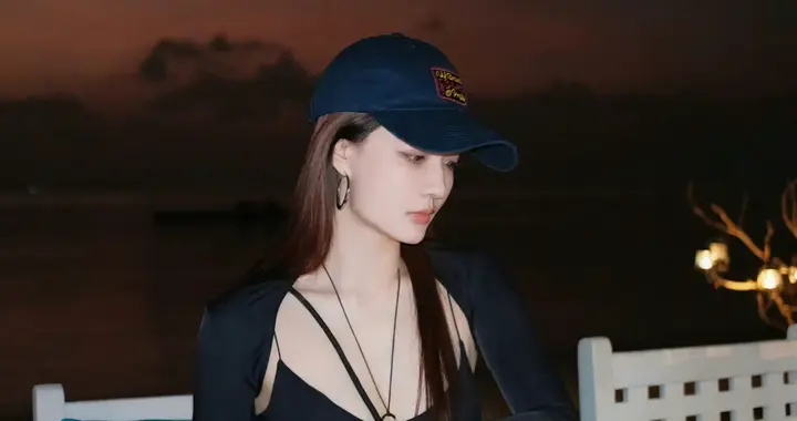 徐璐 ｜马尔代夫夜色海边照，身材火辣