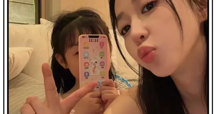 宣云晒度假照，女儿乖巧可爱，妈妈年轻漂亮，潘玮柏胖手抢镜！
