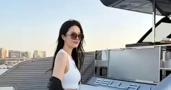 刘亦菲晒12宫格旅游照惊艳亮相，瘦身蜕变美出新高度