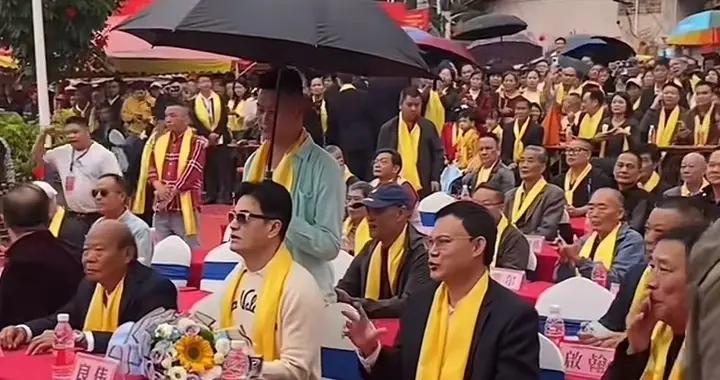 68岁吕良伟父子回陆川祭祖！开劳斯莱斯倍有面，因生于越南惹争议