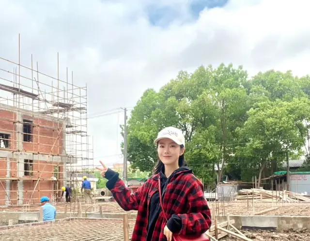 上海女星回农村当包租婆，花40万推倒老宅，重建成3层别墅出租！