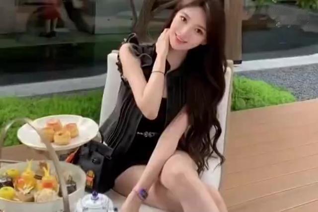 叶珂继续丢人现眼中，其前夫曝光她的黑历史，点赞黄晓明当三评论