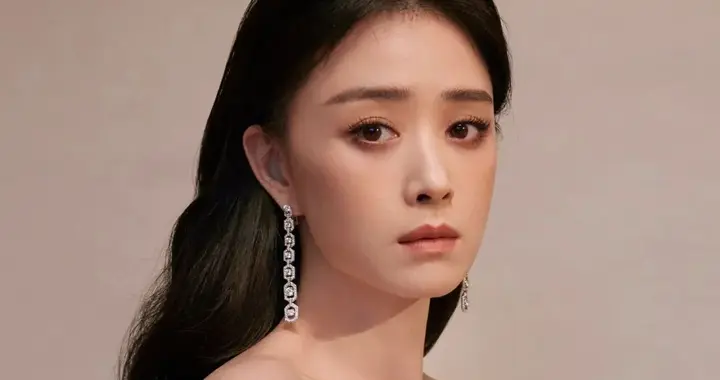 蒋欣，夜色中绽放的黑玫瑰