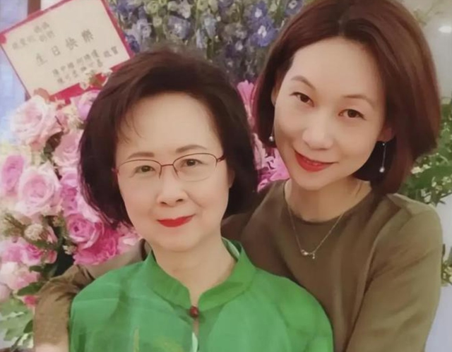 琼瑶儿媳到底什么来头？琼瑶死前最想见她，所有作品也交给她负责