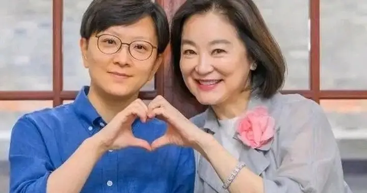 林青霞虽然老了，但气质依然很好，不是普通农村老太太能比的