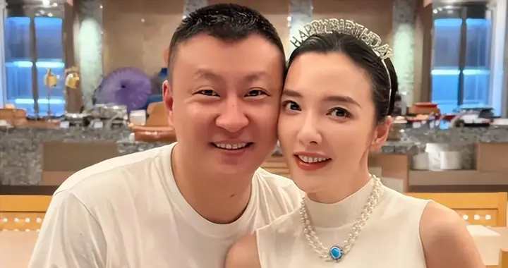 上海美女主持，和奥运冠军恋爱，3年2嫁富豪，如今是奢侈品牌宠儿