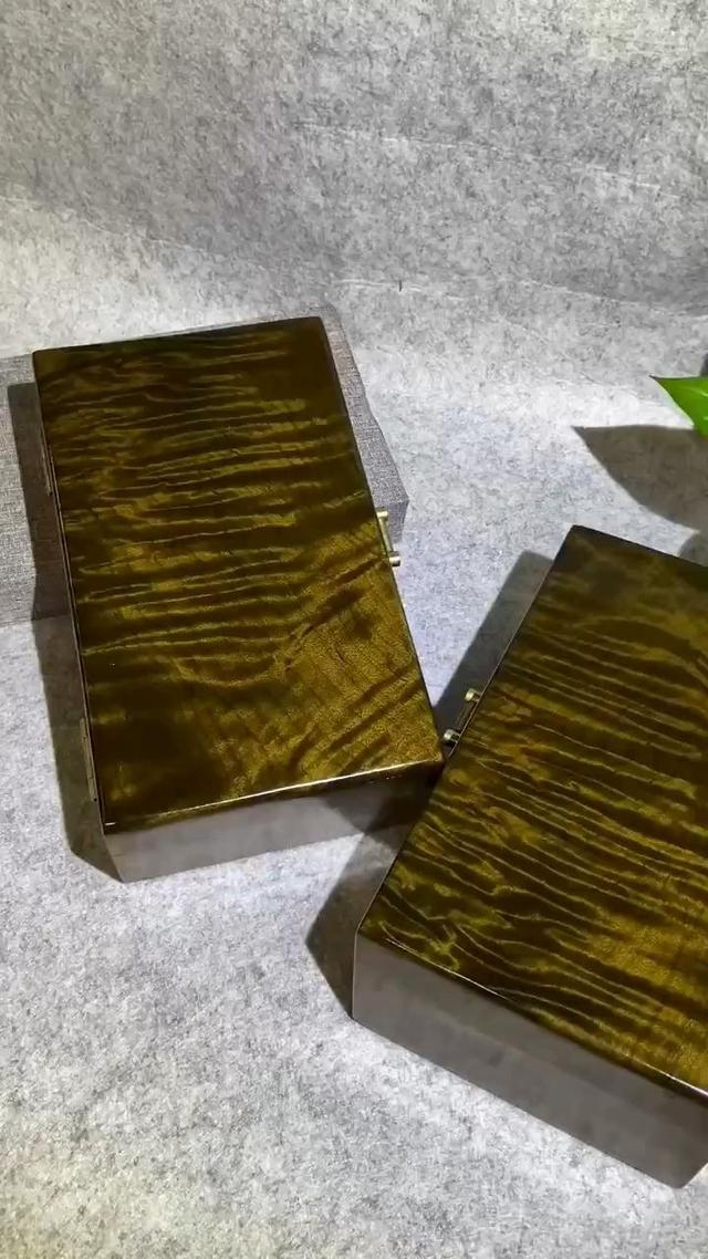 揭秘文玩界的瑰宝：金丝楠的纹理美学与鉴别智慧