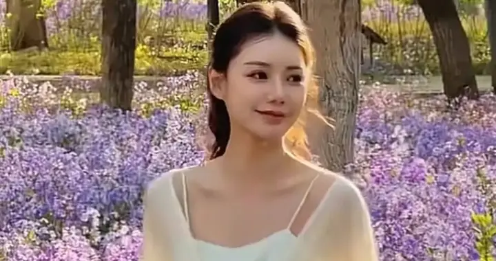 筱梅返京穿纱裙美翻！兰姐闭嘴不提孙子，网友：这才是高情商婆婆