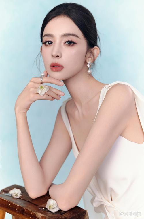 古力娜扎：星光淬炼下的破茧之路