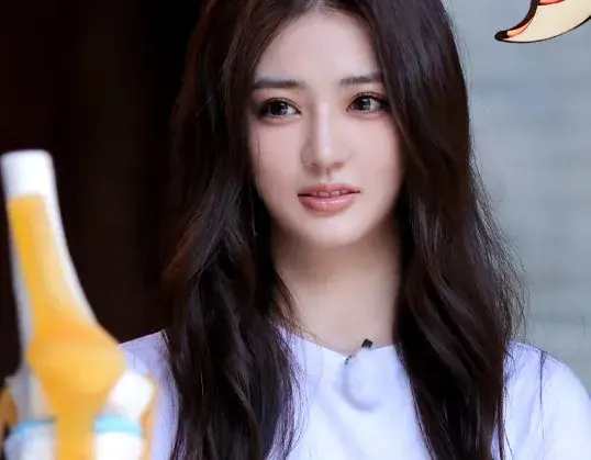 徐璐，洁白水嫩有光泽，是健康的美