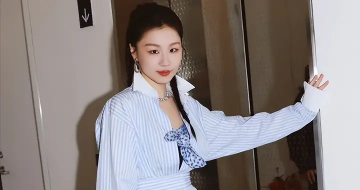 “草根女孩”金靖：成名不易，即使被开黄腔，也不敢得罪资本