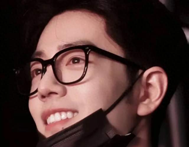 彻底不装了，肖战自爆出道10年的背后“资本”，内娱集体破大防