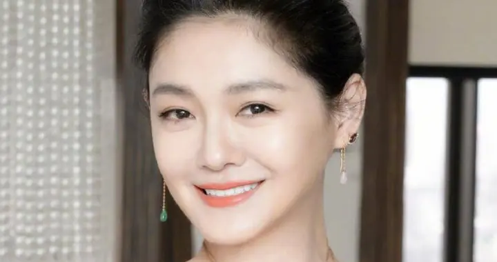 汪小菲一家过圣诞节！11岁小玥儿露正脸瘦好多，黑黑瘦瘦太像大S