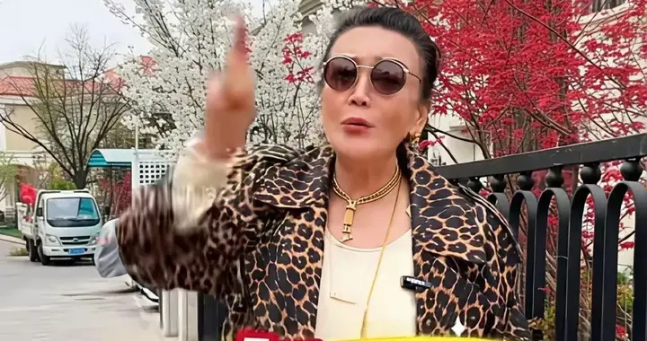 张兰不收拾烂摊子了，买房满月酒背后，汪小菲与妻子站在统一战线