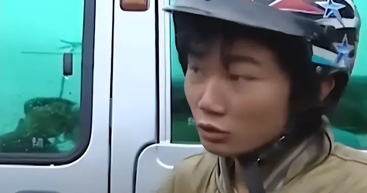 被稱 “摩托車圈雷軍” 張雪：一直用2000元華為手機 屏壞了也懶得換
