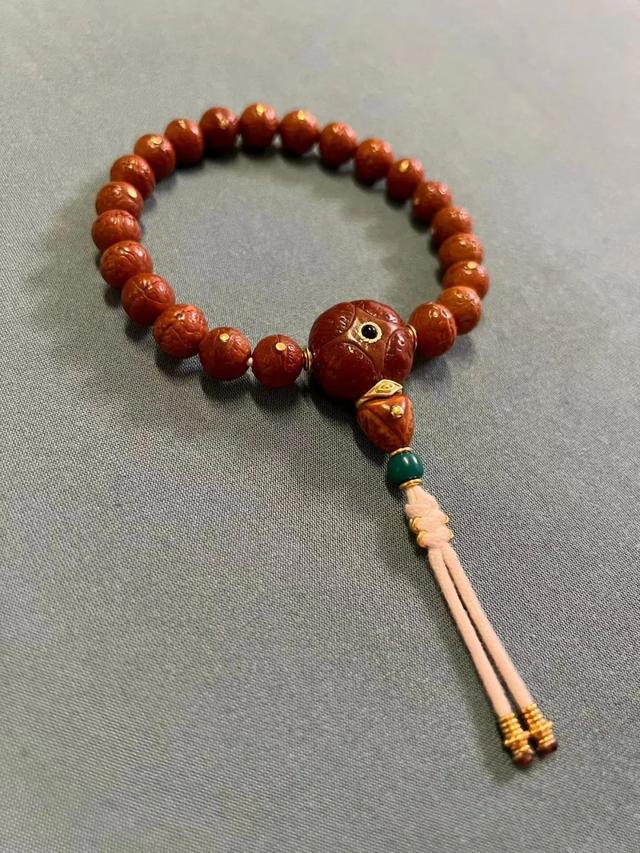 盘点文玩圈7种“爱花脸”的手串，你玩过几种？