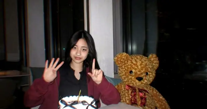 小S家基因超绝！许老三14岁生日晒照，女大十八变现在超好看！