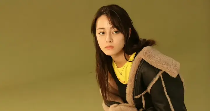 迪丽热巴写真精选，这时候的姐姐看起来很舒服。