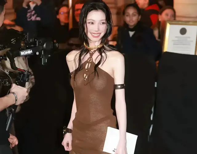 易梦玲身材太火辣，引人注目！