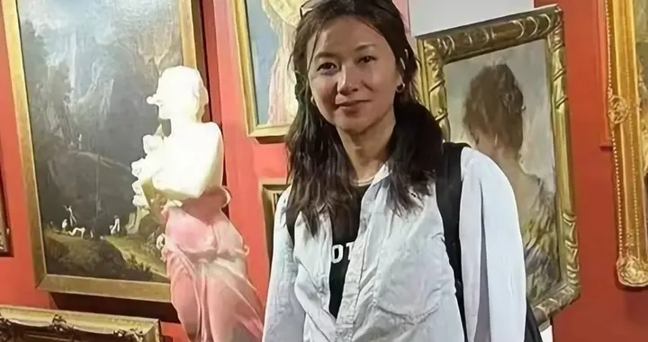 徐静蕾和黄立行在美现状，黄立行头发全白了，徐静蕾也朴实了