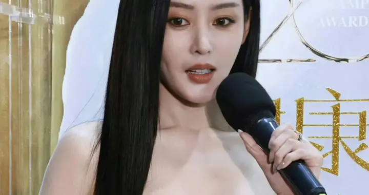 小爱同学这衣服好特别