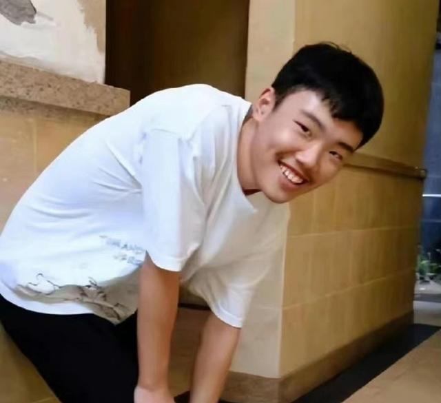 胡鑫宇|胡鑫宇被曝整容改名躲起来了，又有网友在啃人血馒头