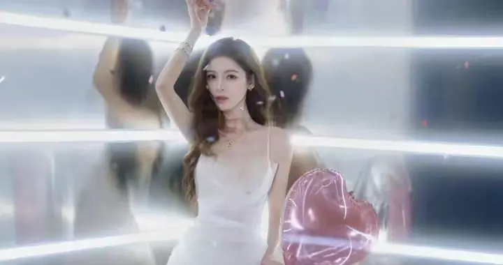 张予曦白纱吊带裙