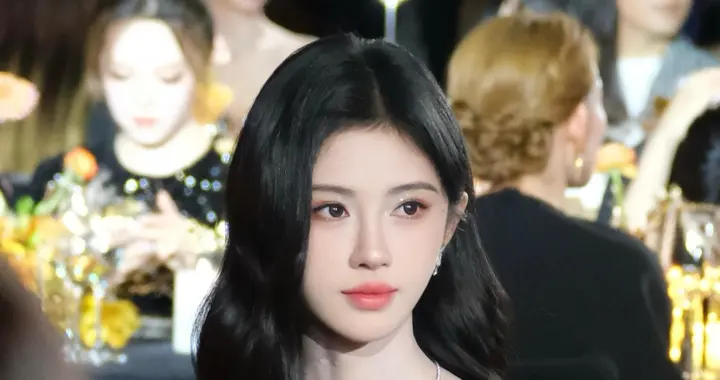 鞠婧祎全球首戴、时尚芭莎珠宝盛典晚宴生图美出天际