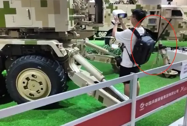 航展间谍当场被抓，手持30万设备扫描中国装备！数据传到了国外？