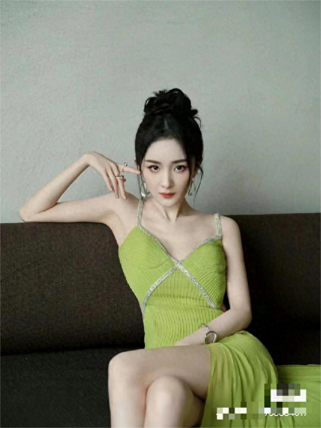 杨幂生完孩子后，追她的富商络绎不绝，其中还有恋足癖?