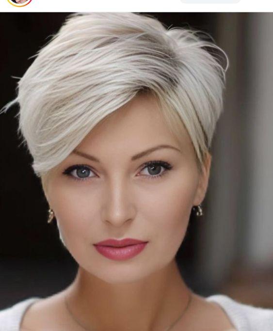 32 岁女人的时尚新选择：露耳短发斜刘海