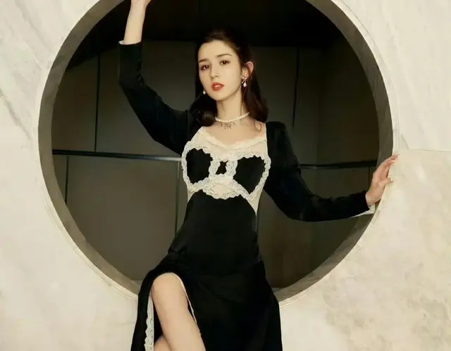 哈妮克孜 一字带高跟鞋 ???