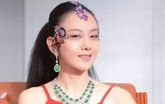 杨丽萍“月亮宫”被查封,表面虽然绚丽夺目,但是深处早已脏乱不堪