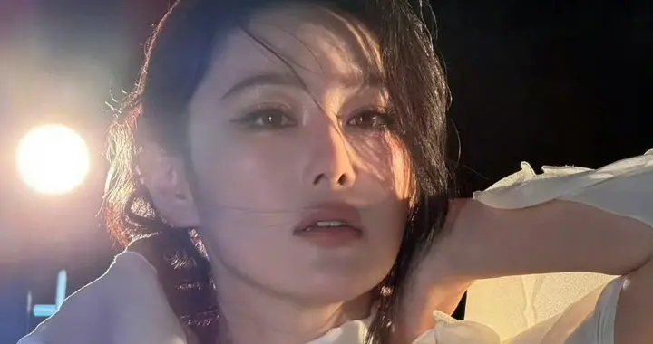 张馨予白纱造型光影交织，冷艳氛围感尽显御姐魅力