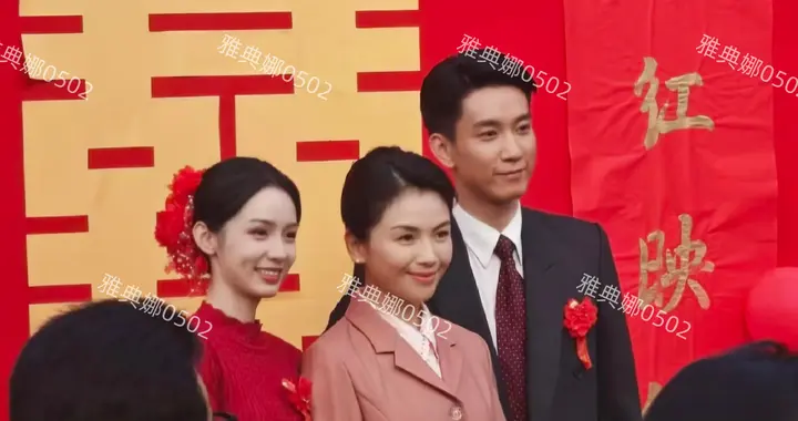 刘涛新剧演周也的母亲，感觉她尽量抿着嘴不露出烤瓷牙怕有违和感