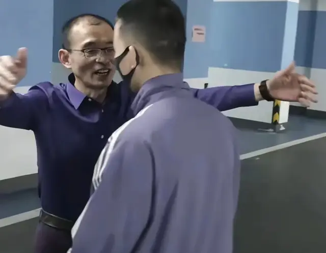 谢家终被流量反噬，被曝已签协议骑虎难下！早知如此何必当初呢