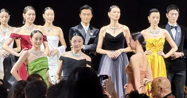 卡地亚这一夜，珠圆玉润的郭晶晶，秒了内娱一堆“排骨精”