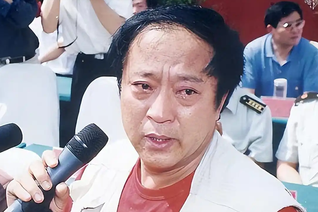 75岁牛群住北郊出租屋，与妻子离婚后，晚年生活凄凉