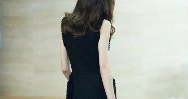 网传J姓顶流女星为某富豪“代孕生子”，索要3亿人民币，热搜爆了