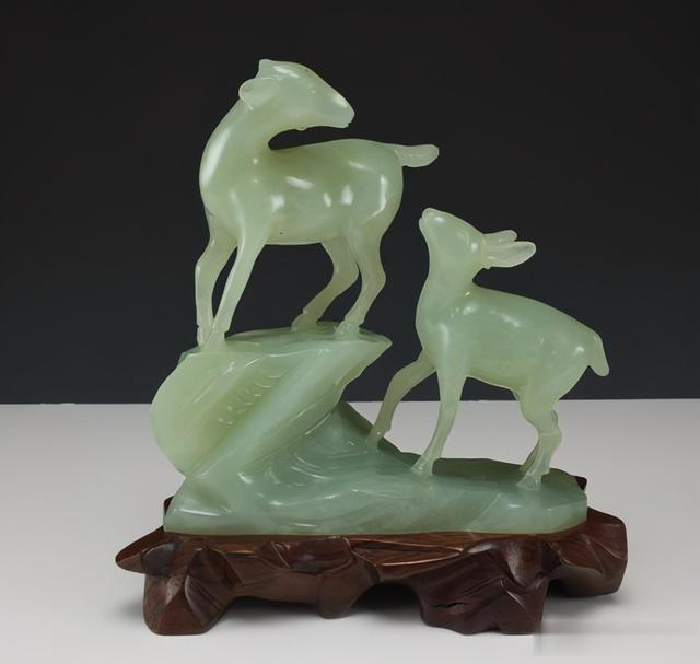 翡翠|同样是玉，为何你独爱翡翠不爱岫岩