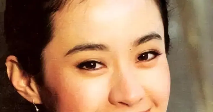 嫁大13岁名导被捧红，丈夫病逝后不愿再演戏，57岁至今未婚无子嗣