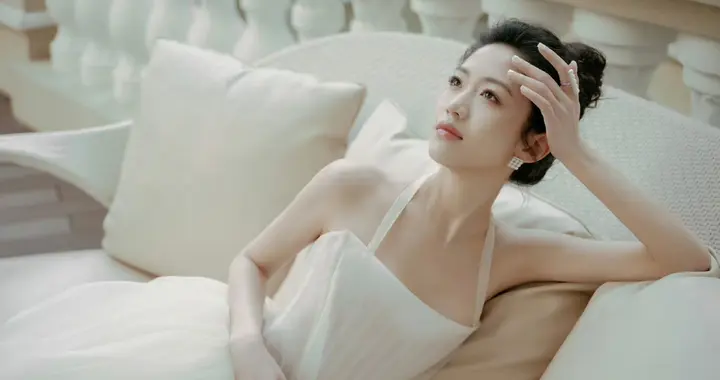 向涵之，今日甜美的白裙少女。