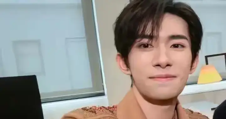 王晶炮轰易烊千玺：演残疾人拿金鸡太容易？曝奖项可买卖！