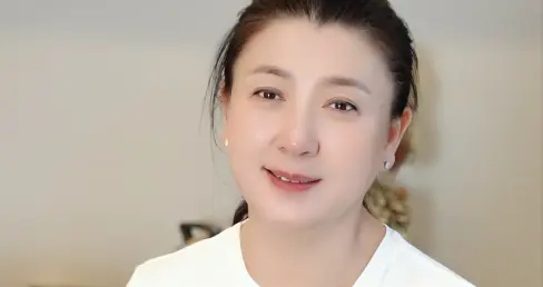 闫学晶事件再升级！官媒下场发文锐评，言辞犀利，句句直戳她心窝