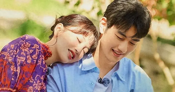 金莎孙丞潇逛山姆被拍，素颜状态引热议