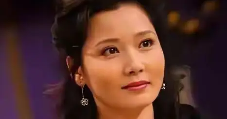 这次，“教育”起张柏芝的何赛飞，彻底颠覆大众对她的固有认知