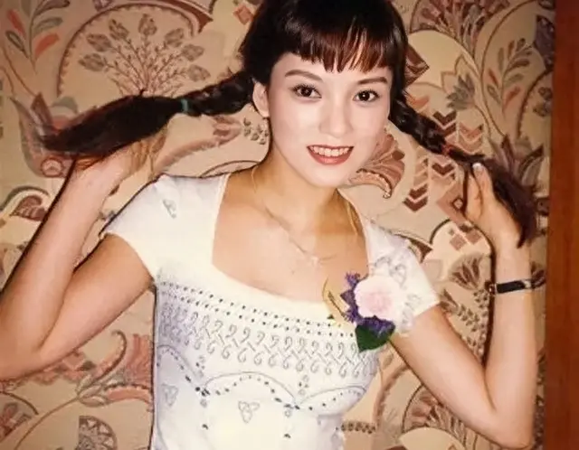 双马尾女郎，真是越老越漂亮！