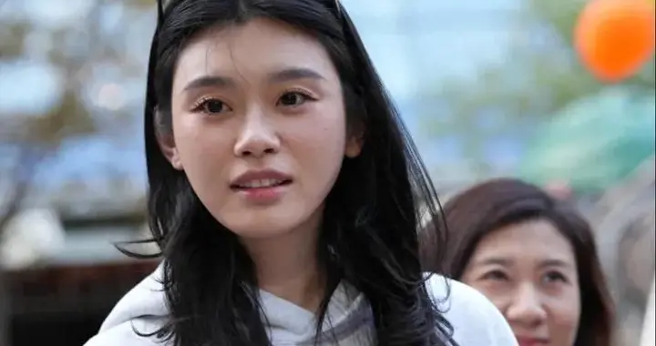 36岁奚梦瑶生图被疯传，没网传的那么漂亮，细看五官小巧钱没白花